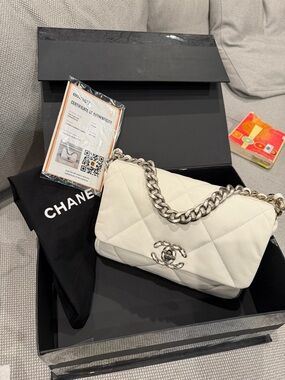 CHANEL 19 C19 QUILT FLAP WHITE 2 WAYS Calfskin White MEDIUM Plastic Film On k29a